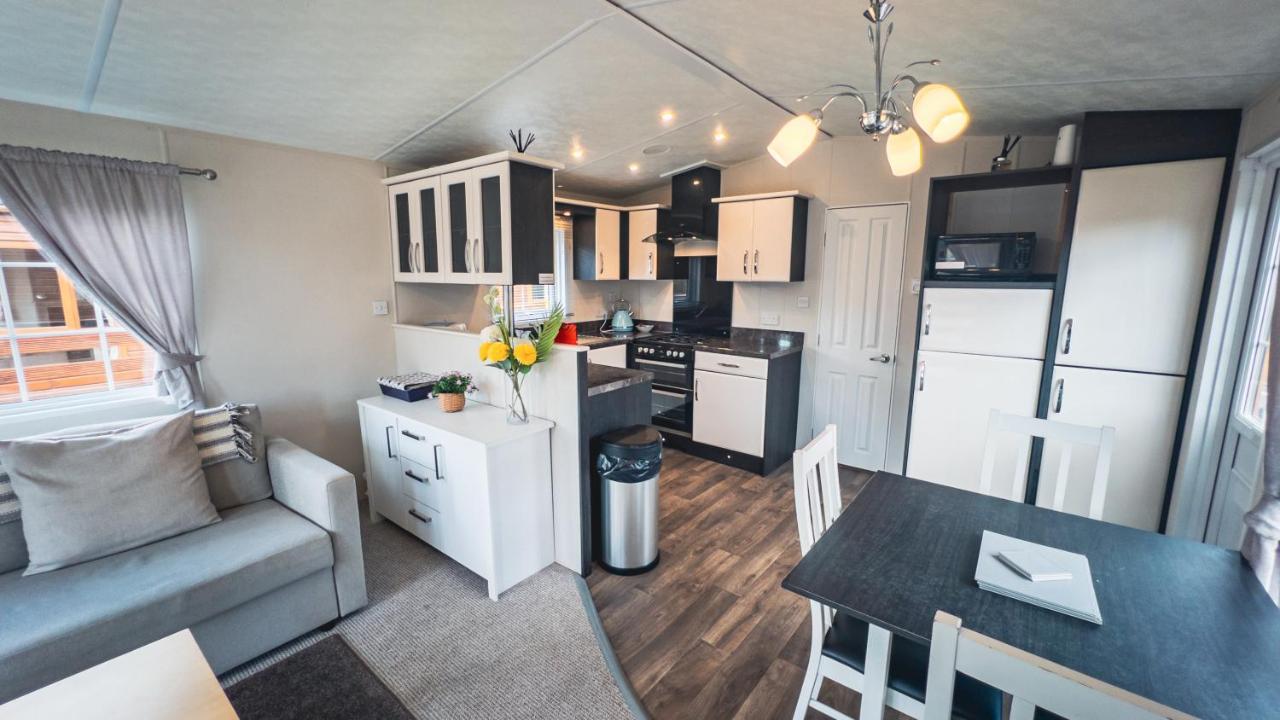 Angie'S Haven, Superb 2 Bedroom Lodge With Hot Tub - Sleeps 6 - Felmoor Park Morpeth Exterior foto