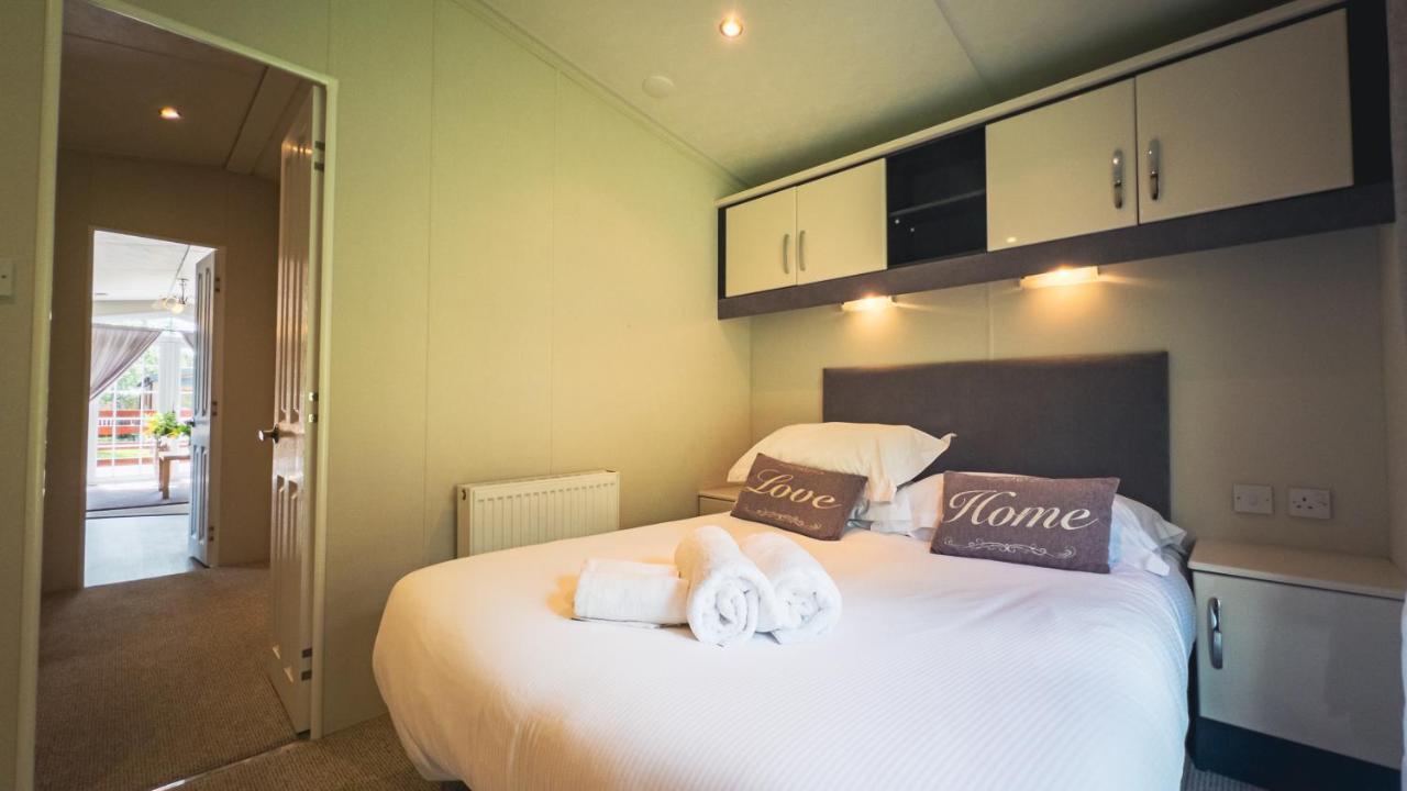 Angie'S Haven, Superb 2 Bedroom Lodge With Hot Tub - Sleeps 6 - Felmoor Park Morpeth Exterior foto