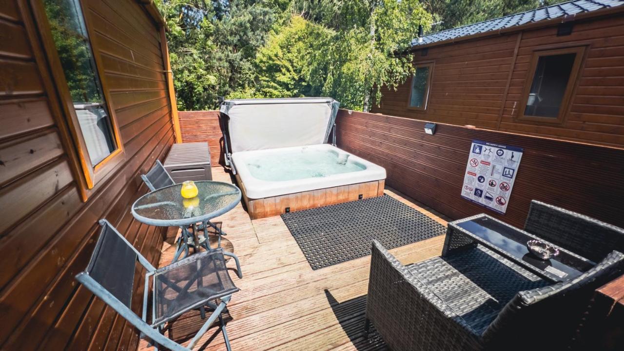 Angie'S Haven, Superb 2 Bedroom Lodge With Hot Tub - Sleeps 6 - Felmoor Park Morpeth Exterior foto